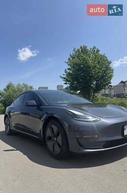 Седан Tesla Model 3 2022 в 