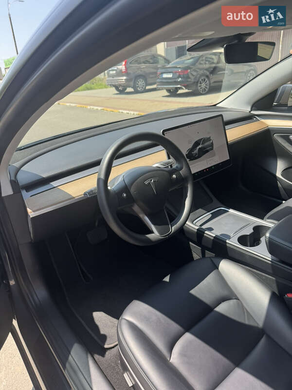 Седан Tesla Model 3 2022 в Киеве