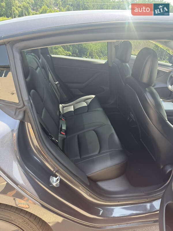 Седан Tesla Model 3 2022 в Киеве