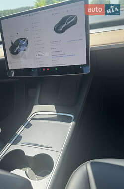 Седан Tesla Model 3 2022 в 