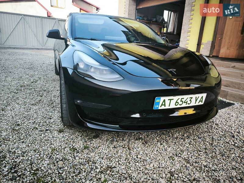 Седан Tesla Model 3 2022 в Коломиї