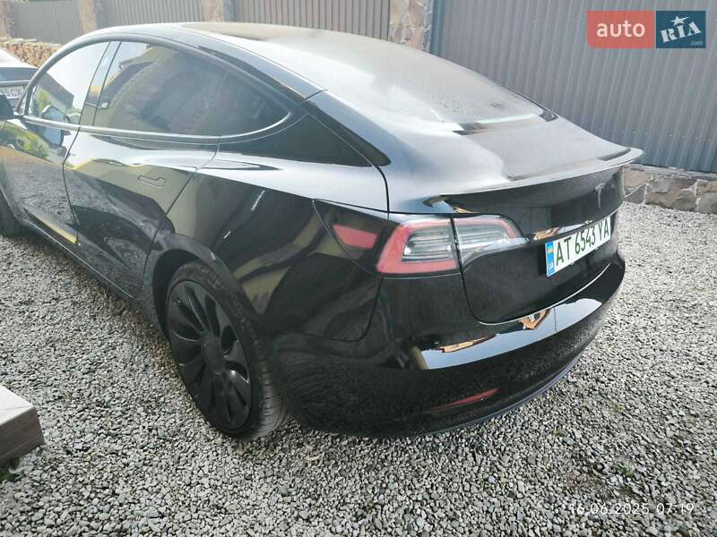Седан Tesla Model 3 2022 в Коломиї