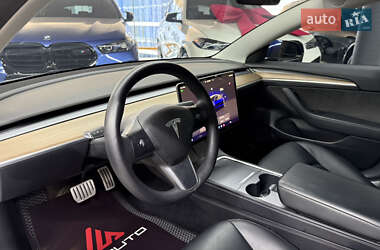 Седан Tesla Model 3 2022 в 