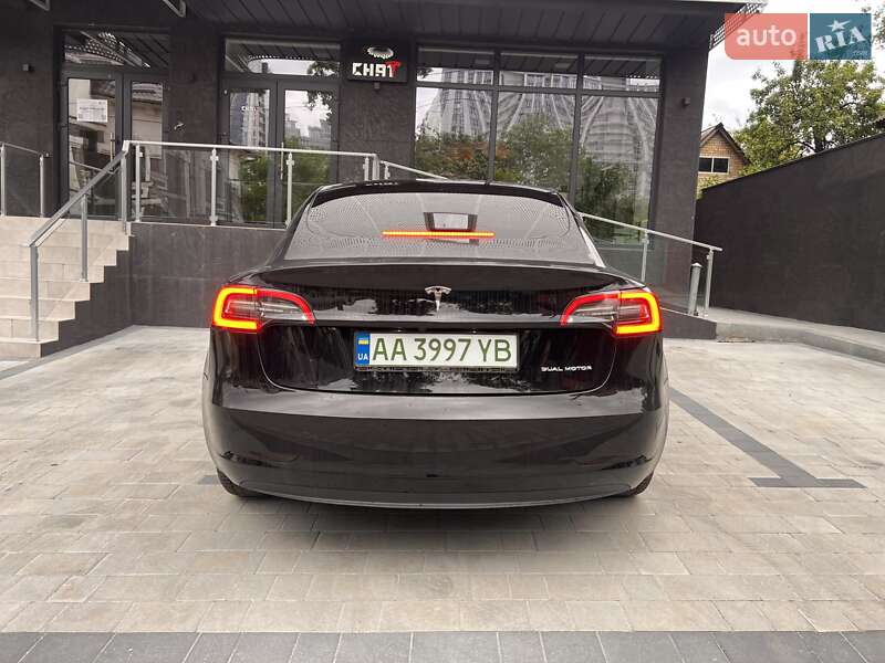 Седан Tesla Model 3 2022 в Киеве