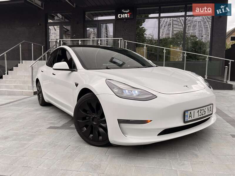 Седан Tesla Model 3 2022 в 