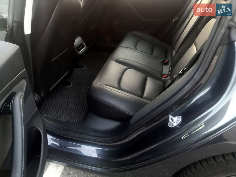 Седан Tesla Model 3 2018 в Львове