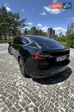 Седан Tesla Model 3 2020 в 