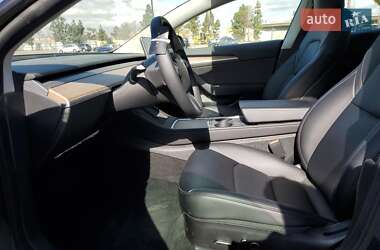 Седан Tesla Model 3 2022 в 