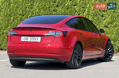 Седан Tesla Model 3 2022 в 
