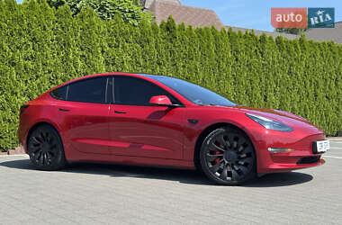 Седан Tesla Model 3 2022 в 