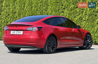 Седан Tesla Model 3 2022 в 