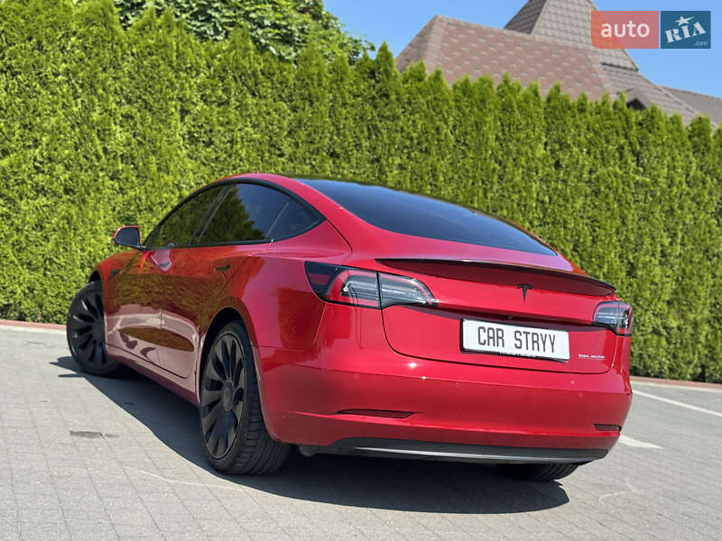 Седан Tesla Model 3 2022 в Стрые