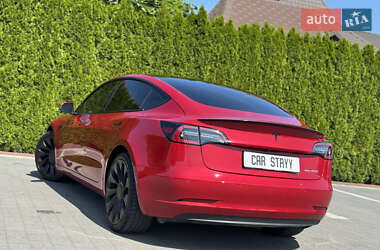 Седан Tesla Model 3 2022 в 