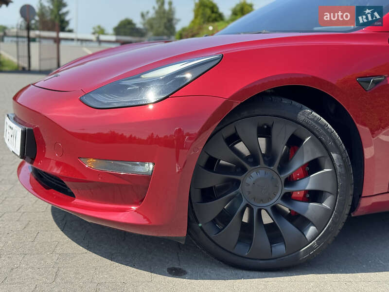 Седан Tesla Model 3 2022 в Стрые