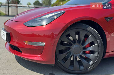 Седан Tesla Model 3 2022 в 