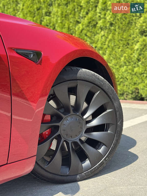 Седан Tesla Model 3 2022 в Стрые