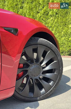 Седан Tesla Model 3 2022 в 