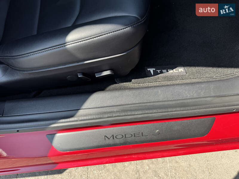 Седан Tesla Model 3 2022 в Стрые