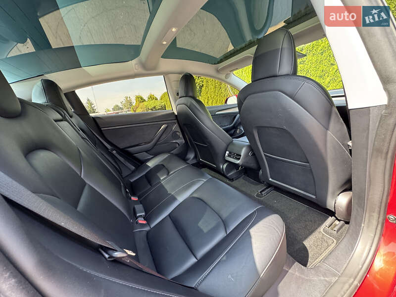 Седан Tesla Model 3 2022 в Стрые
