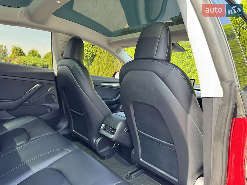 Седан Tesla Model 3 2022 в Стрые