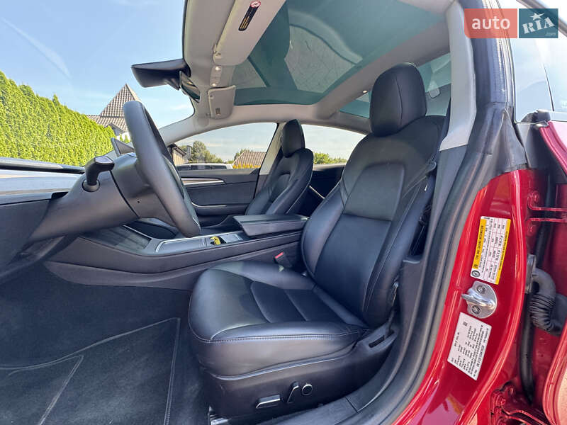 Седан Tesla Model 3 2022 в Стрые