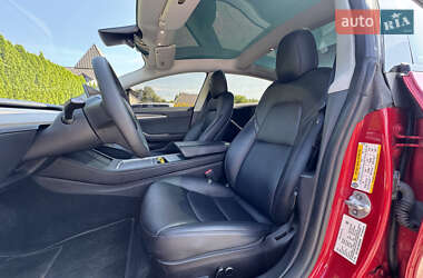 Седан Tesla Model 3 2022 в 