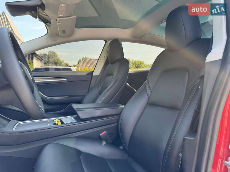 Седан Tesla Model 3 2022 в Стрые