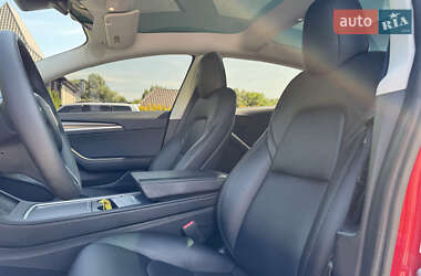 Седан Tesla Model 3 2022 в 