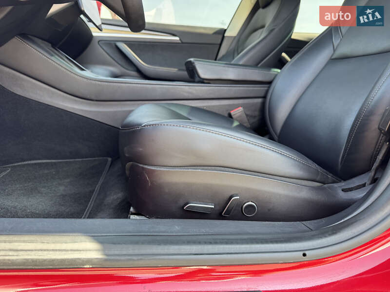 Седан Tesla Model 3 2022 в Стрые