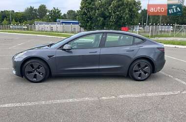 Седан Tesla Model 3 2023 в 