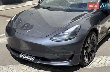 Седан Tesla Model 3 2023 в 