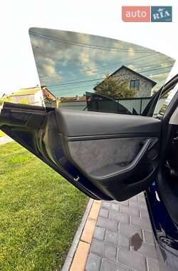 Седан Tesla Model 3 2023 в 