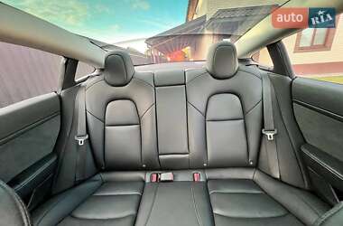 Седан Tesla Model 3 2023 в 