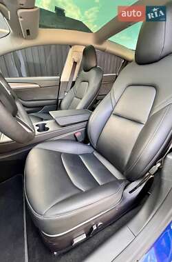 Седан Tesla Model 3 2023 в 