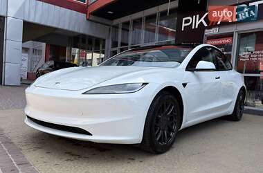 Седан Tesla Model 3 2024 в 