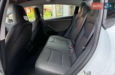 Седан Tesla Model 3 2024 в 