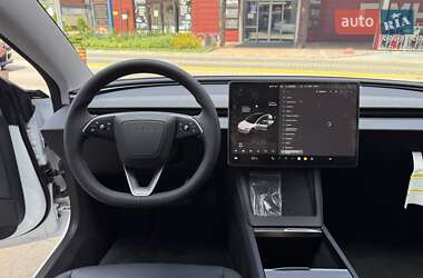 Седан Tesla Model 3 2024 в 
