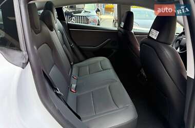Седан Tesla Model 3 2024 в 