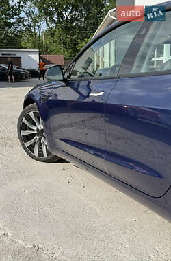 Седан Tesla Model 3 2024 в 