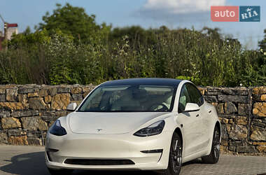 Седан Tesla Model 3 2021 в 