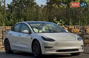 Седан Tesla Model 3 2021 в 
