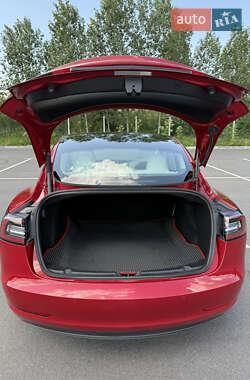 Седан Tesla Model 3 2020 в 