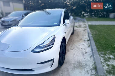 Седан Tesla Model 3 2020 в 