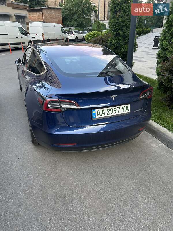 Седан Tesla Model 3 2018 в 
