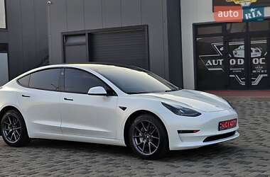 Седан Tesla Model 3 2023 в 