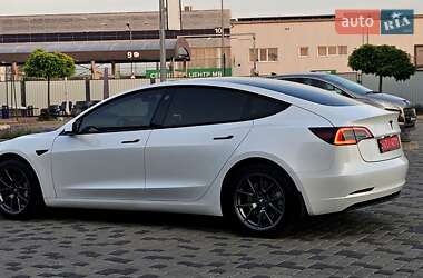 Седан Tesla Model 3 2023 в 