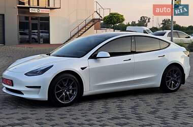 Седан Tesla Model 3 2023 в 
