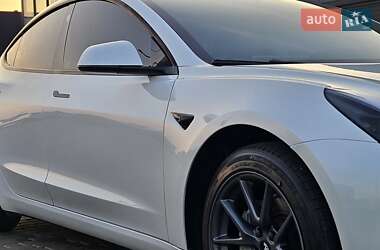 Седан Tesla Model 3 2023 в 