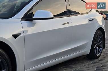 Седан Tesla Model 3 2023 в 