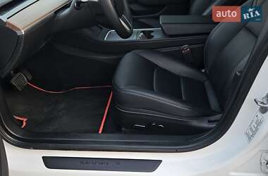 Седан Tesla Model 3 2023 в 